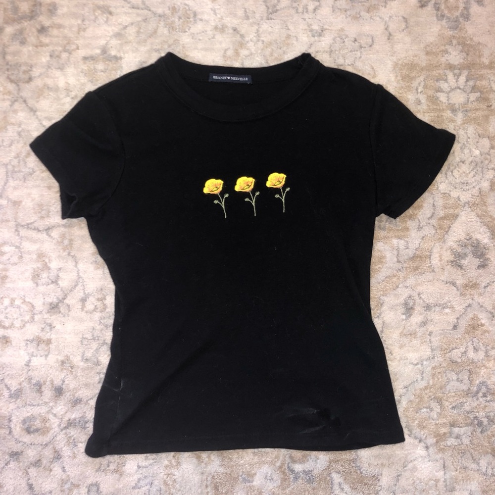 BRANDY MELVILLE FLOWER BABY TEE